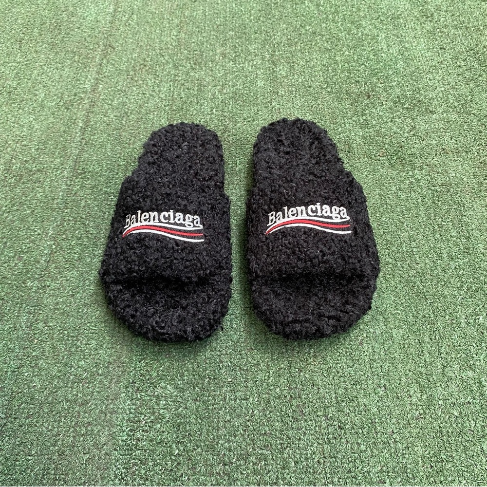 Black fuzzy Slippers